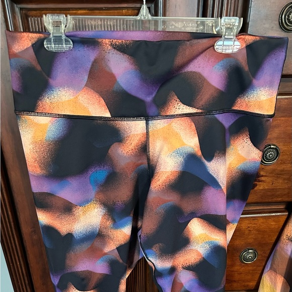 Fabletics - Matching 3-Piece Outfit - Meltdown (Color) - Picture 3 of 4